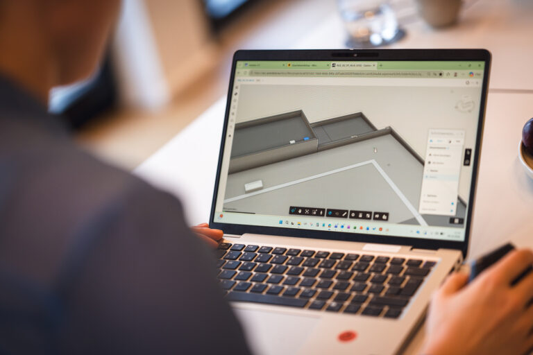 Laptop mit einem 3D-Gebäudemodell